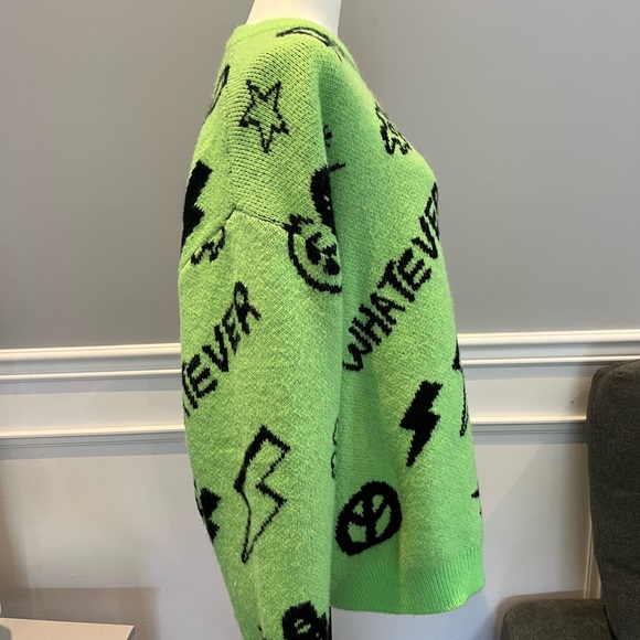 Adika sweater, size M-L, green with funky black printing - Picture 4 of 9